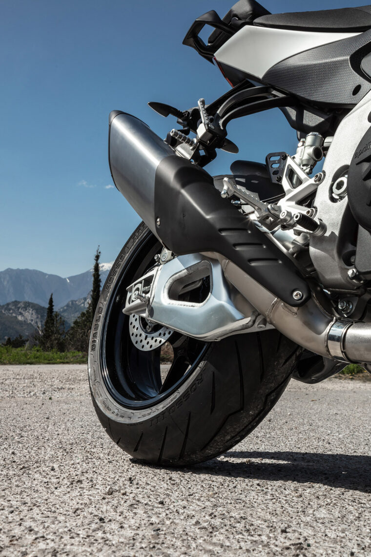 Aprilia-Tuono-V4-2021-estaticas (26)