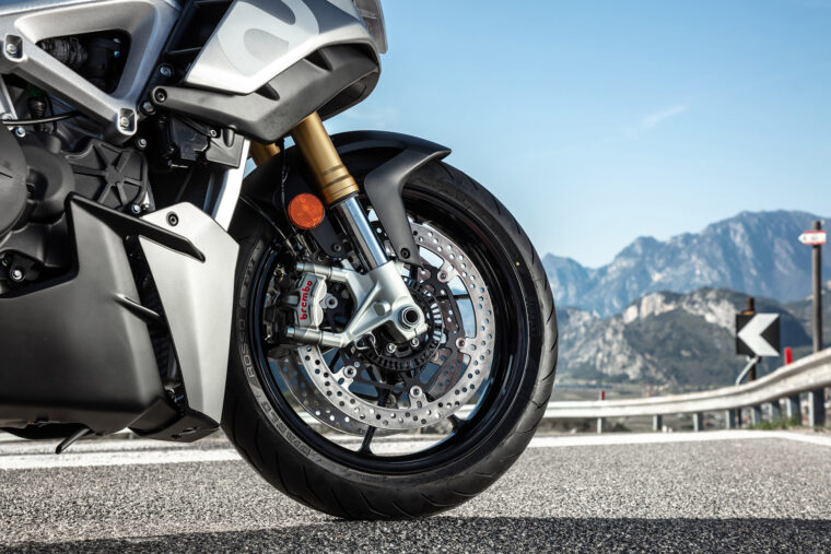 Aprilia-Tuono-V4-2021-estaticas (4)