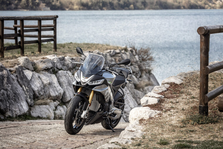 Aprilia-Tuono-V4-2021-estaticas (43)