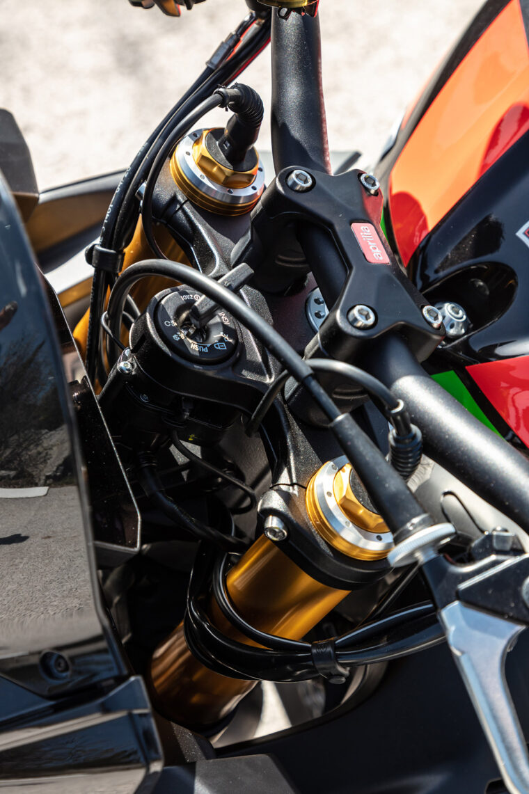 Aprilia-Tuono-V4-Factory-2021-estaticas (29)