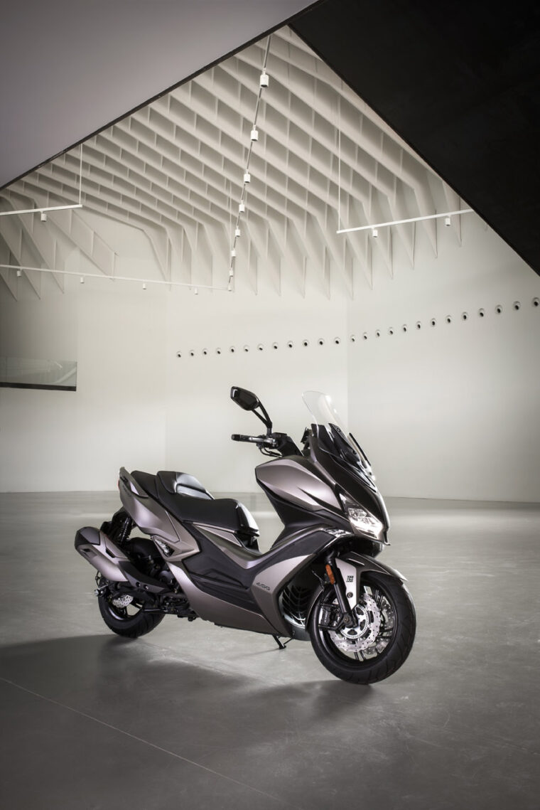 KYMCO-Xciting-S-400-2021-ambiente (1)