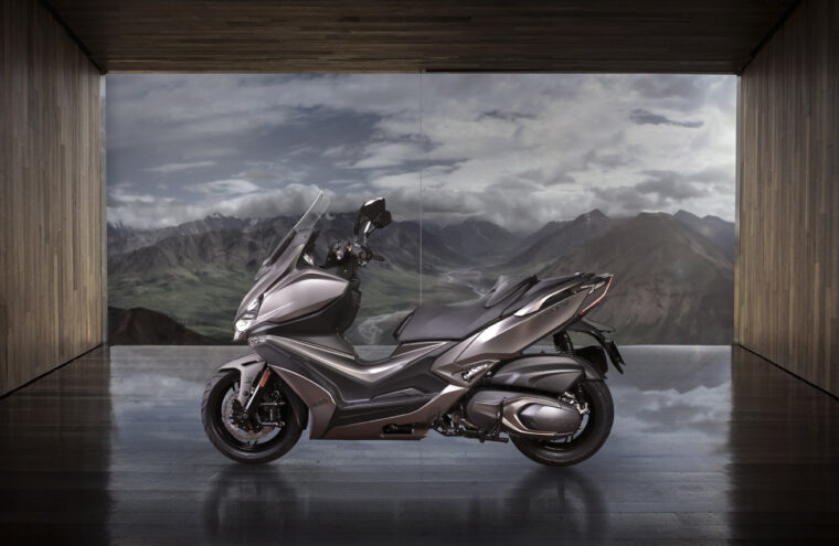 KYMCO-Xciting-S-400-2021-ambiente (2)