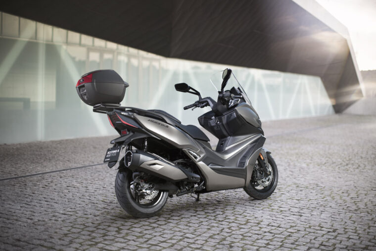 KYMCO-Xciting-S-400-2021-ambiente (3)