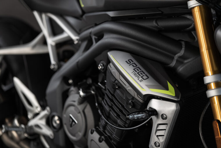 Triumph-Speed-Triple-1200-RS-2021-detalles-4