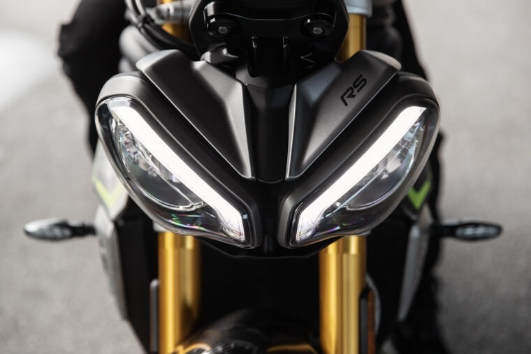 Triumph-Speed-Triple-1200-RS-2021-detalles-7
