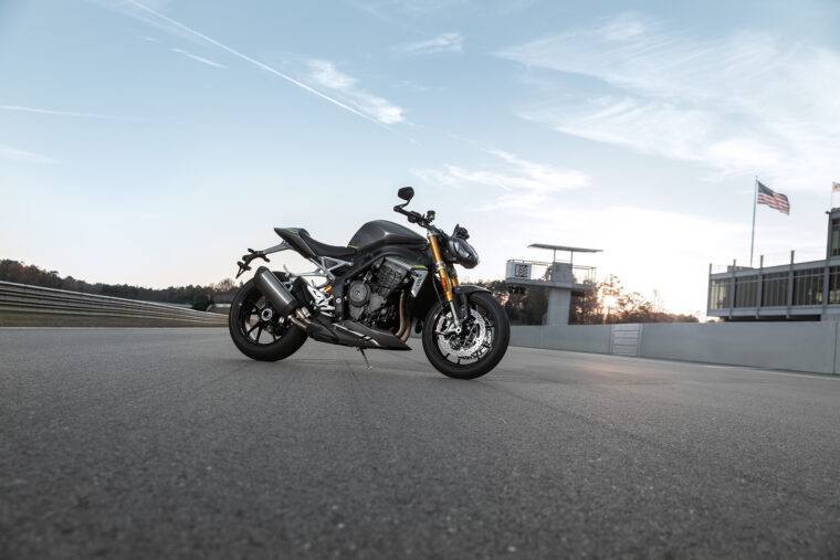 Triumph-Speed-Triple-1200-RS-2021-estaticas-3