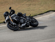 Triumph Speed Triple 1200 RS 2021 17 Triumph Speed Triple 1200 RS accion 10