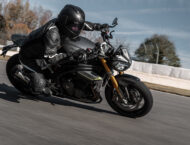 Triumph Speed Triple 1200 RS 2021 20 Triumph Speed Triple 1200 RS accion 7