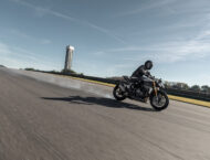 Triumph Speed Triple 1200 RS 2021 19 Triumph Speed Triple 1200 RS accion 9