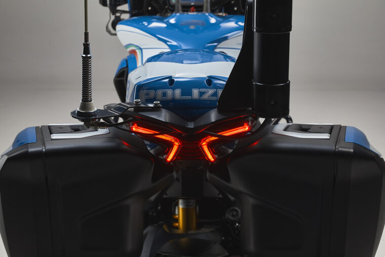 MV-Agusta-Turismo-Veloce-Lusso-SCS-policia-italiana (25)