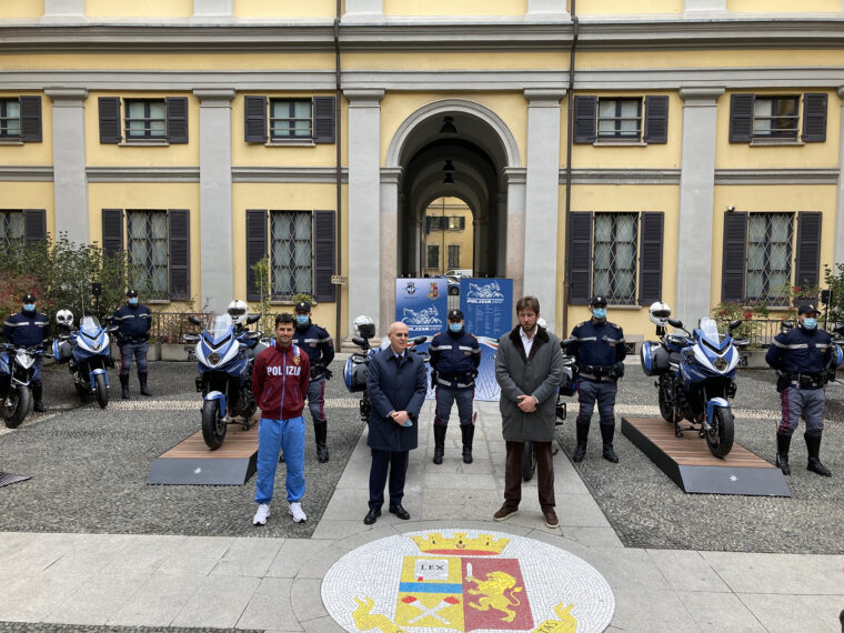 MV-Agusta-Turismo-Veloce-Lusso-SCS-policia-italiana (9)