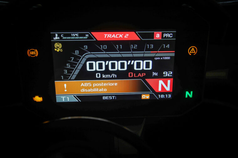 Aprilia-RSV4-Factory-2021-display-modo-Track-2