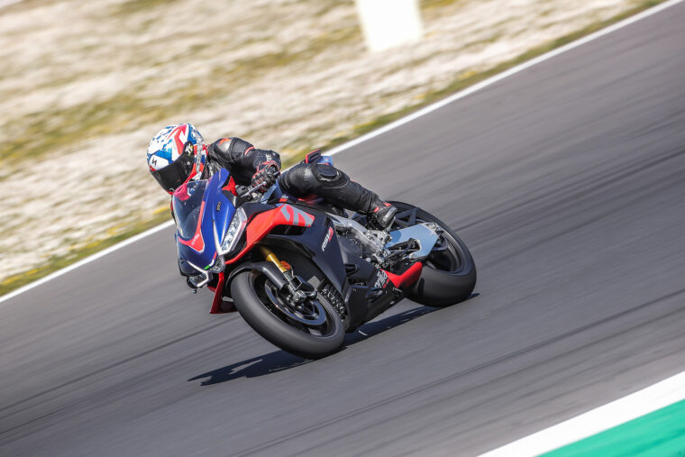 Aprilia-RSV4-Factory-2021-prueba-12
