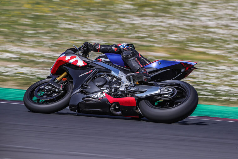 Aprilia-RSV4-Factory-2021-prueba-13