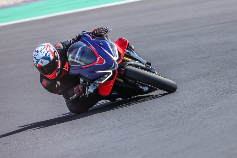 Aprilia-RSV4-Factory-2021-prueba-16