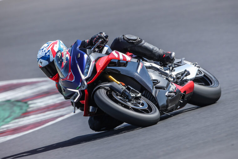 Aprilia-RSV4-Factory-2021-prueba-21