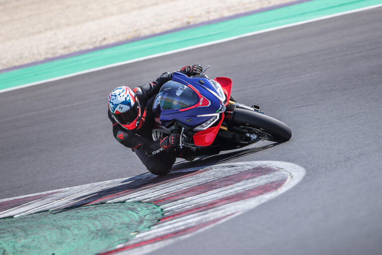Aprilia-RSV4-Factory-2021-prueba-24