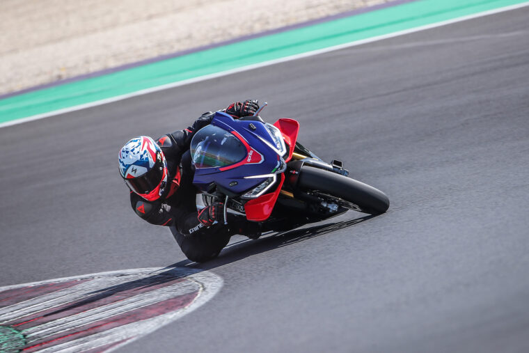 Aprilia-RSV4-Factory-2021-prueba-26
