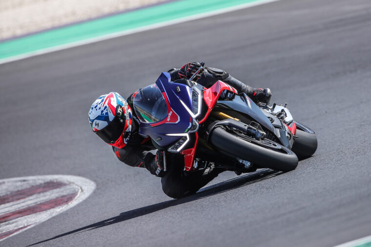 Aprilia-RSV4-Factory-2021-prueba-29