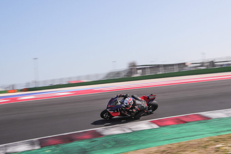 Aprilia RSV4 Factory 2021 prueba 3