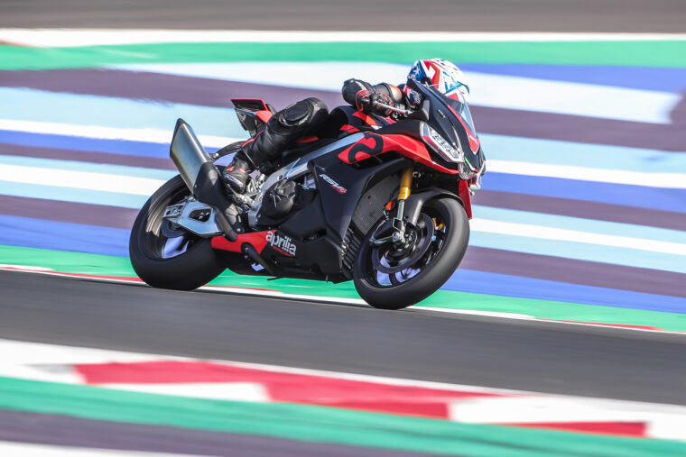 Aprilia-RSV4-Factory-2021-prueba-30