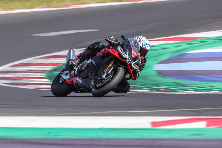 Aprilia-RSV4-Factory-2021-prueba-32