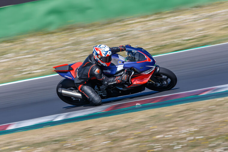 Aprilia-RSV4-Factory-2021-prueba-34