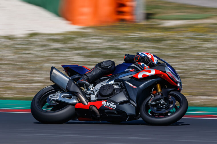 Aprilia-RSV4-Factory-2021-prueba-35