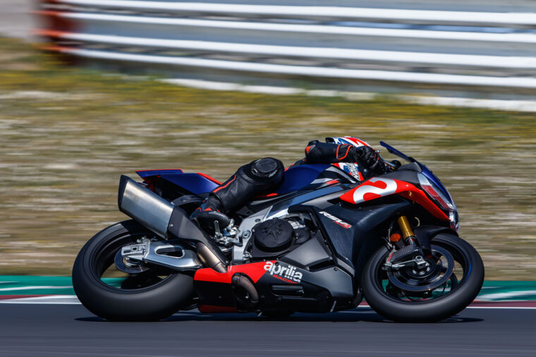 Aprilia-RSV4-Factory-2021-prueba-36