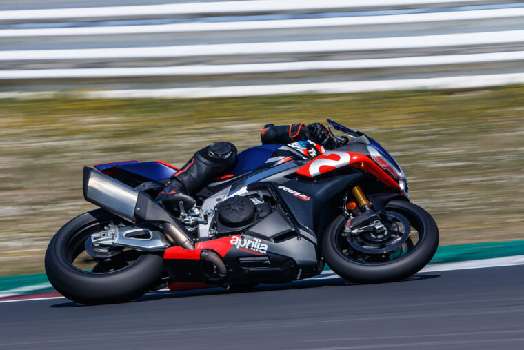 Aprilia-RSV4-Factory-2021-prueba-37