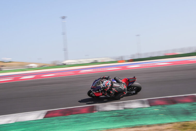 Aprilia-RSV4-Factory-2021-prueba-4