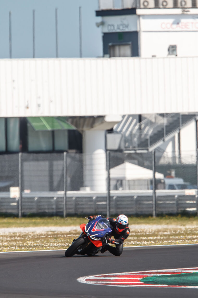 Aprilia-RSV4-Factory-2021-prueba-42