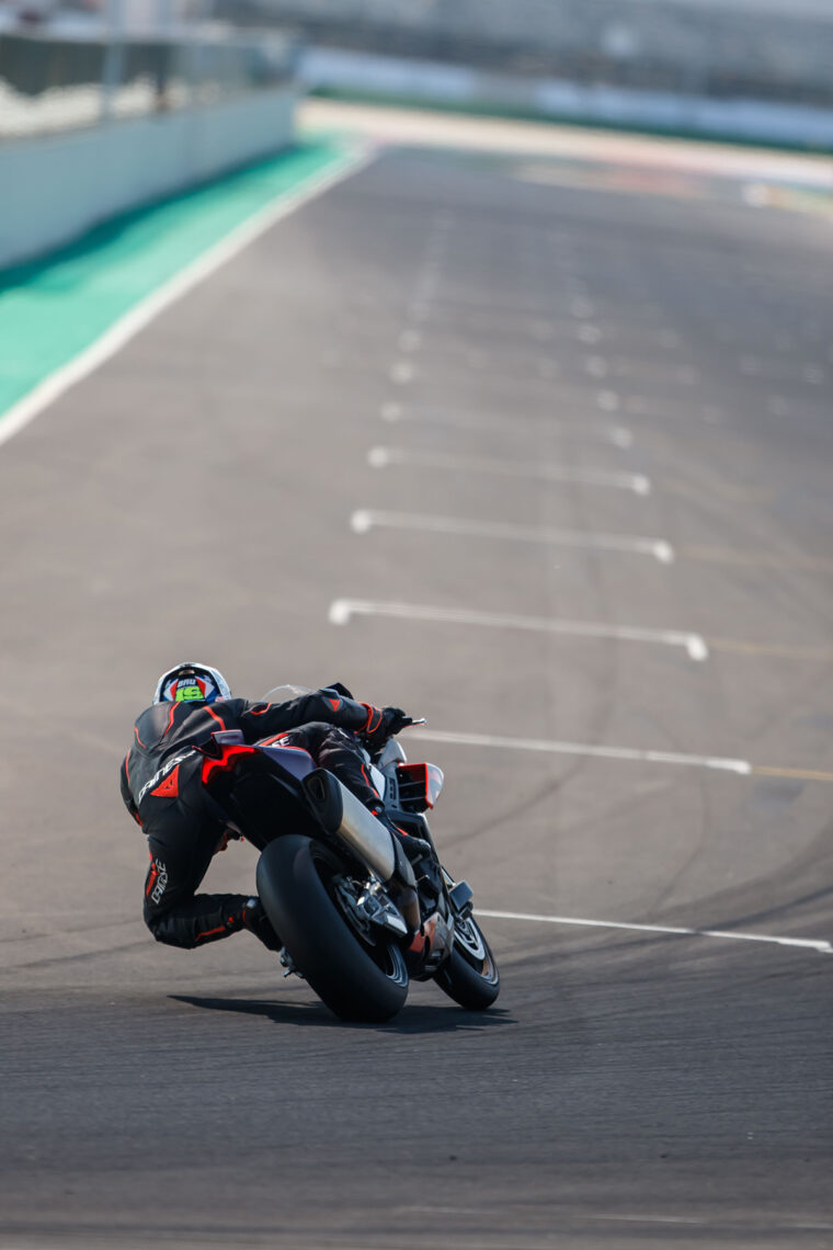 Aprilia-RSV4-Factory-2021-prueba-48