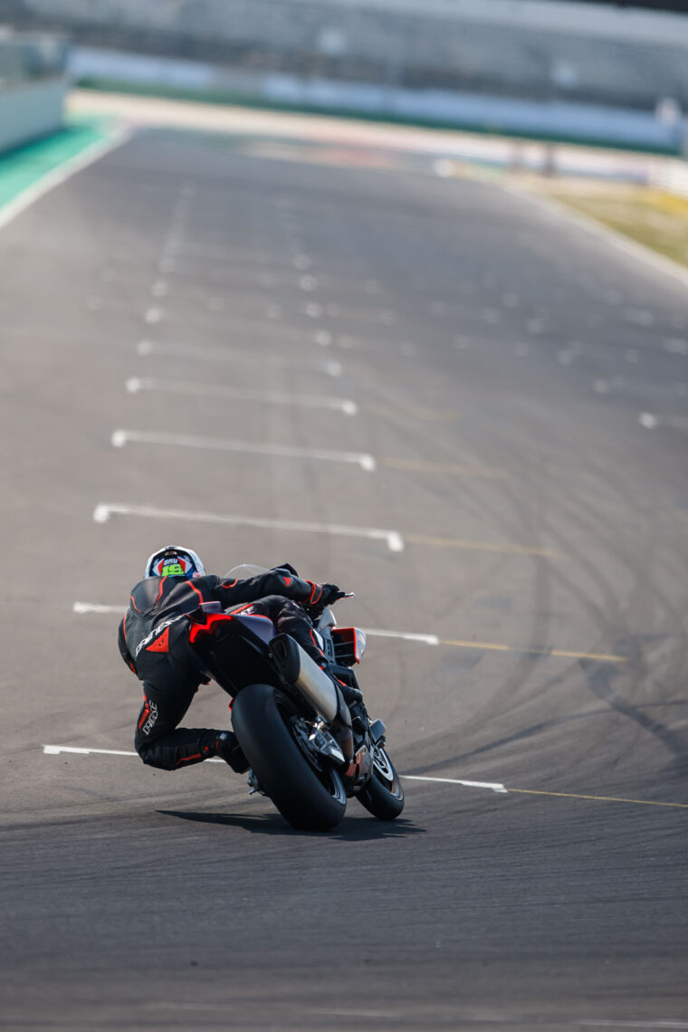 Aprilia-RSV4-Factory-2021-prueba-49