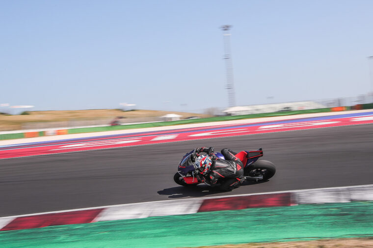 Aprilia-RSV4-Factory-2021-prueba-5