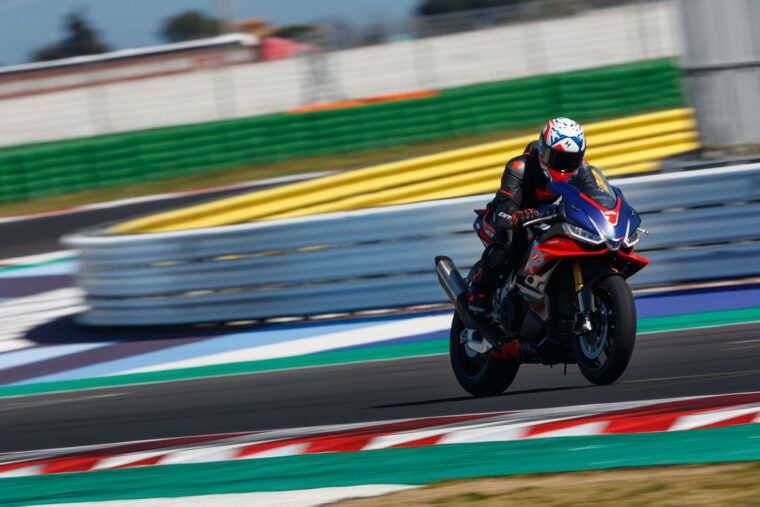 Aprilia-RSV4-Factory-2021-prueba-51