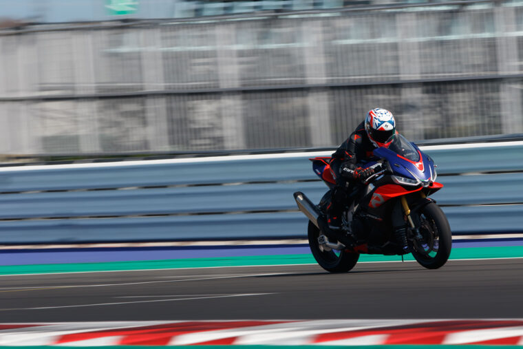 Aprilia-RSV4-Factory-2021-prueba-52