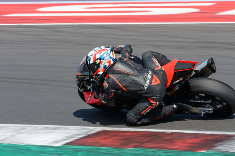 Aprilia-RSV4-Factory-2021-prueba-54