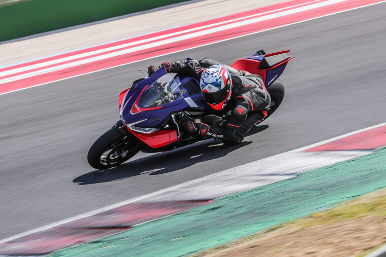 Aprilia-RSV4-Factory-2021-prueba-6