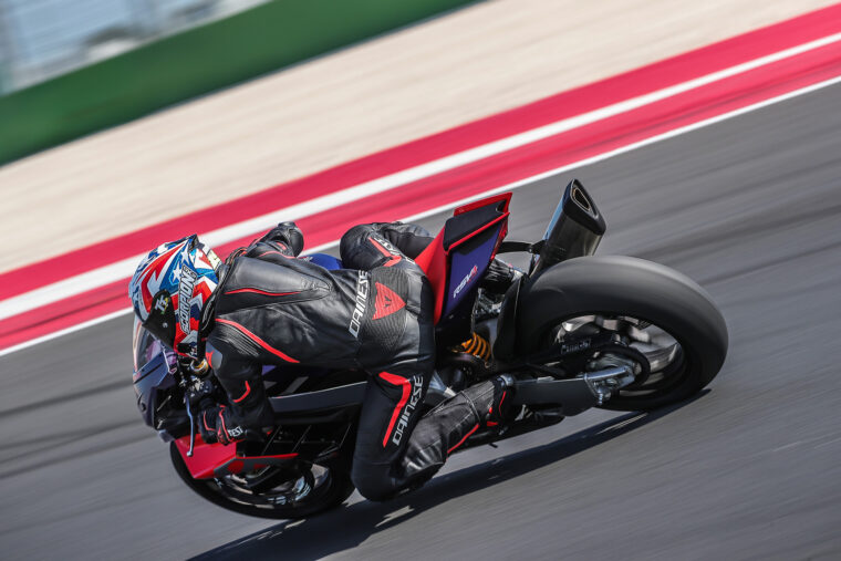 Aprilia-RSV4-Factory-2021-prueba-8