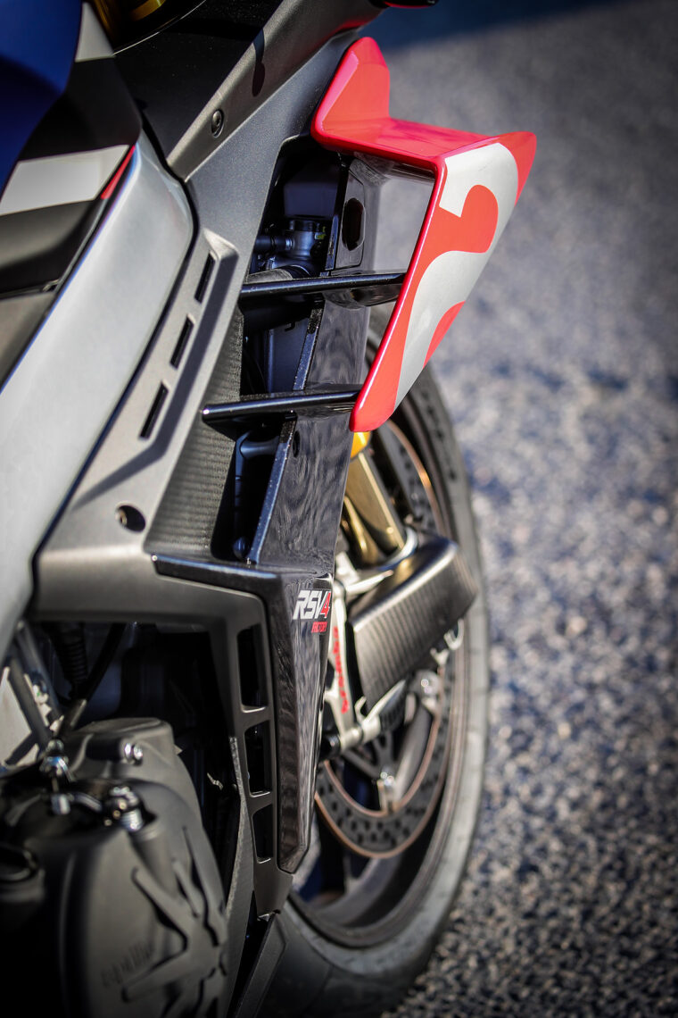 Aprilia-RSV4-Factory-2021-prueba-aleron