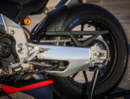 Aprilia RSV4 Factory 2021 prueba basculante cadena