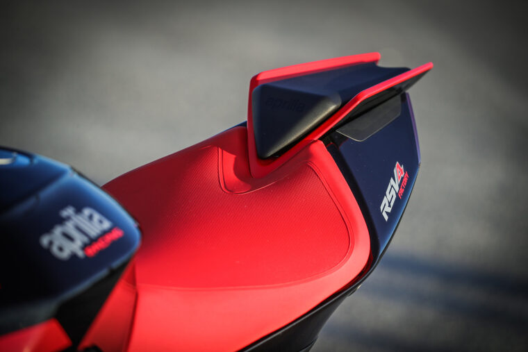 Aprilia-RSV4-Factory-2021-prueba-colin