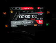 Aprilia RSV4 Factory 2021 prueba display Track