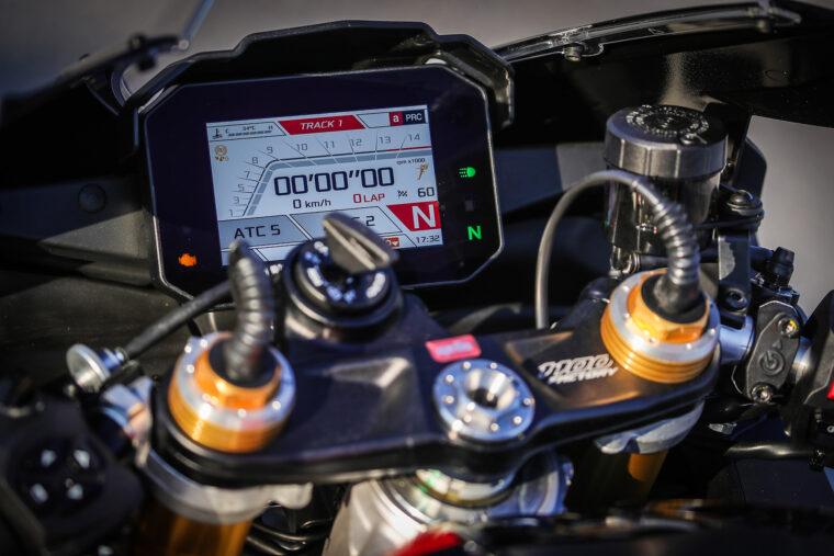 Aprilia-RSV4-Factory-2021-prueba-instrumentacion