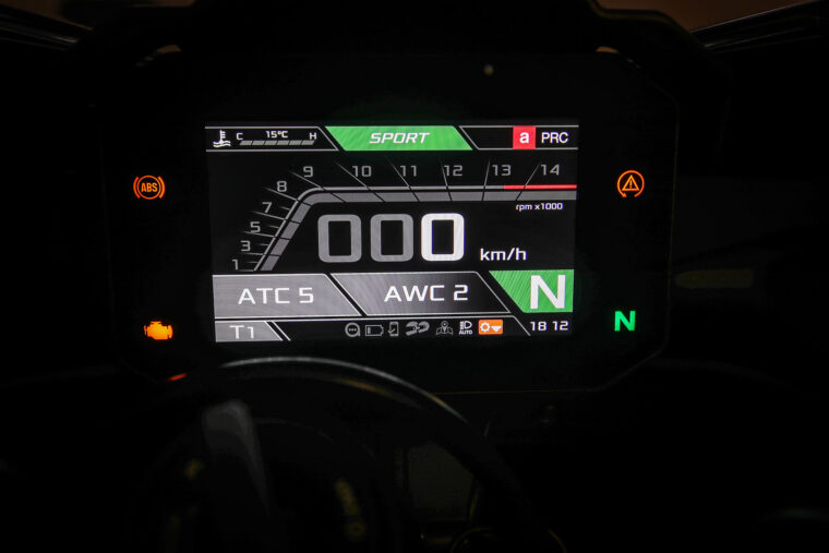 Aprilia-RSV4-Factory-2021-prueba-modo-sport