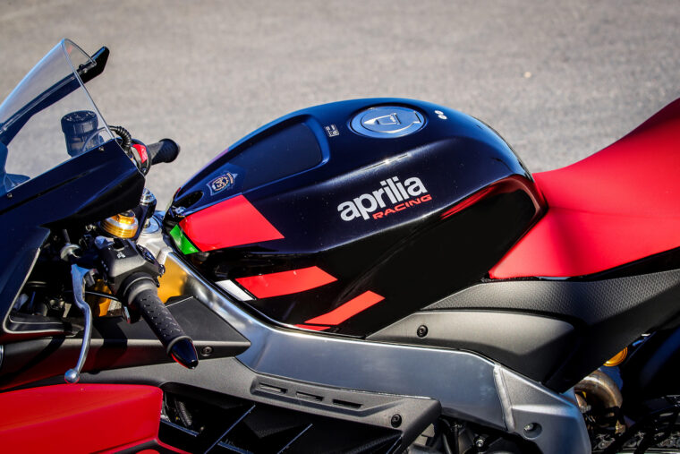 Aprilia-RSV4-Factory-2021-prueba-top