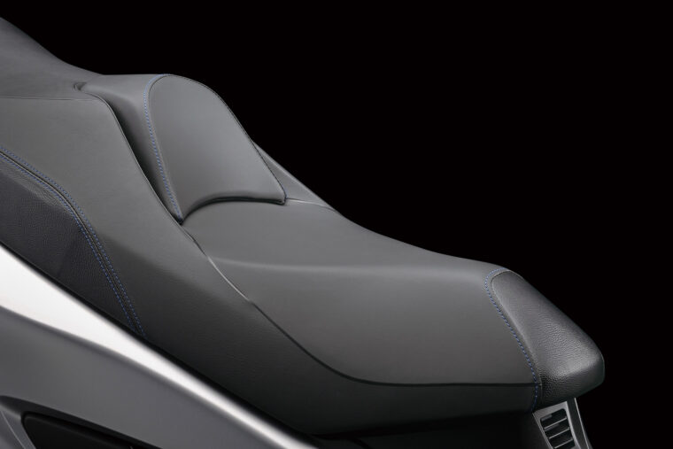 Suzuki-Burgman-400-2021 (1)