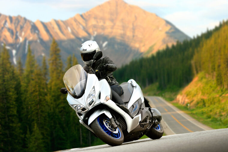 Suzuki-Burgman-400-2021-accion (12)