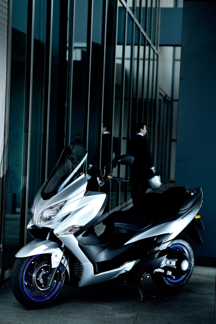 Suzuki-Burgman-400-2021-accion (15)